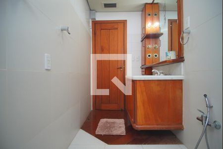Apartamento à venda com 384m², 4 quartos e 2 vagas Apartamento à venda com 384m², 4 quartos e 2 vagasBanheiro 1