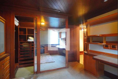 Apartamento à venda com 384m², 4 quartos e 2 vagas Apartamento à venda com 384m², 4 quartos e 2 vagasQuarto 3