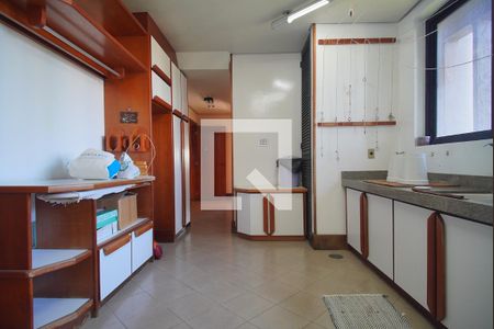 Apartamento à venda com 384m², 4 quartos e 2 vagas Apartamento à venda com 384m², 4 quartos e 2 vagasCozinha