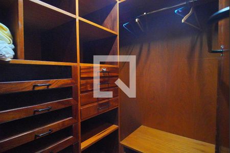 Apartamento à venda com 384m², 4 quartos e 2 vagas Apartamento à venda com 384m², 4 quartos e 2 vagasCloset do quarto 3