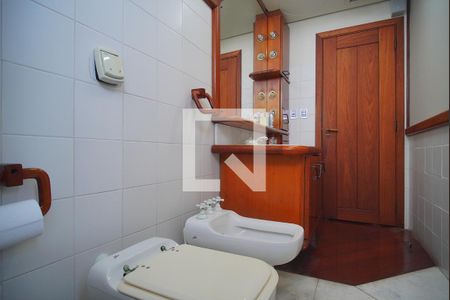 Apartamento à venda com 384m², 4 quartos e 2 vagas Apartamento à venda com 384m², 4 quartos e 2 vagasBanheiro 2