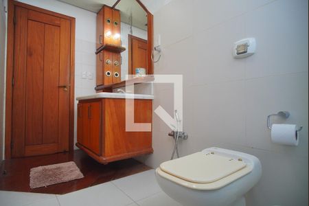 Apartamento à venda com 384m², 4 quartos e 2 vagas Apartamento à venda com 384m², 4 quartos e 2 vagasBanheiro 1
