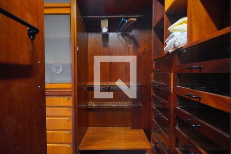 Apartamento à venda com 384m², 4 quartos e 2 vagas Apartamento à venda com 384m², 4 quartos e 2 vagasCloset do quarto 3