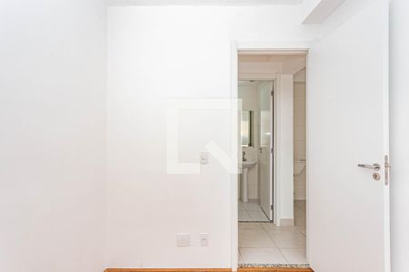Quarto 1 de apartamento para alugar com 2 quartos, 32m² em Parque Fongaro, São Paulo
