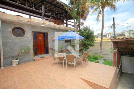 Casa à venda com 370m², 3 quartos e 7 vagasVaranda