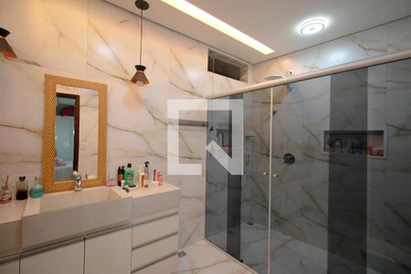 Casa à venda com 370m², 3 quartos e 7 vagasBanheiro da Suíte 1