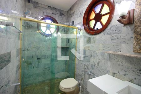 Casa à venda com 370m², 3 quartos e 7 vagasBanheiro da Suíte 3