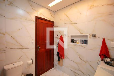 Casa à venda com 370m², 3 quartos e 7 vagasBanheiro da Suíte 1