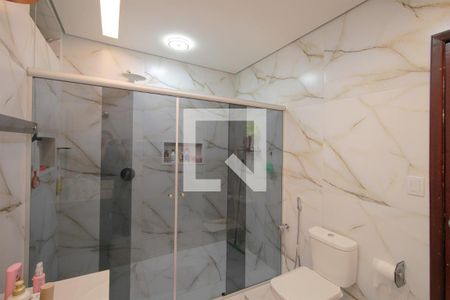 Casa à venda com 370m², 3 quartos e 7 vagasBanheiro da Suíte 1