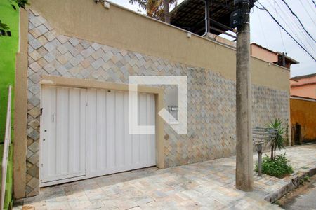 Casa à venda com 370m², 3 quartos e 7 vagasFachada