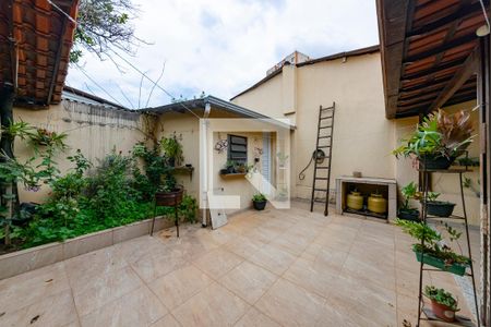 Casa à venda com 280m², 5 quartos e 1 vagaQuintal