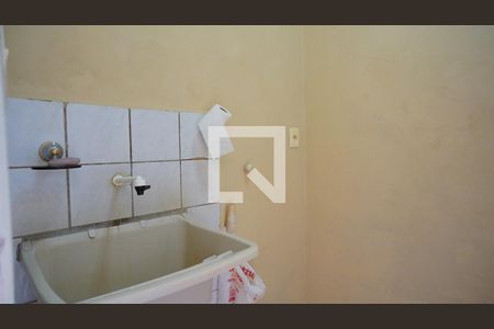 Casa para alugar com 130m², 2 quartos e 2 vagasBanheiro pátio