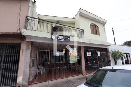 Casa à venda com 180m², 2 quartos e 2 vagasFachada