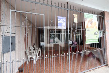 Casa à venda com 180m², 2 quartos e 2 vagasFachada