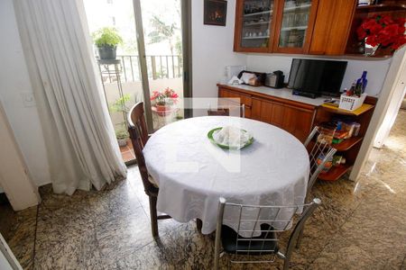 Apartamento à venda com 280m², 4 quartos e 4 vagasCopa