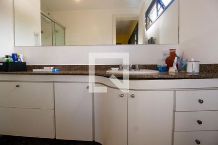 Apartamento à venda com 280m², 4 quartos e 4 vagasBanheiro da Suíte 1