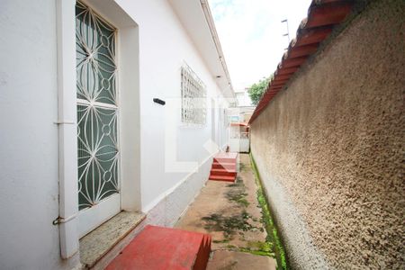 Casa à venda com 360m², 5 quartos e 5 vagasCorredor lateral