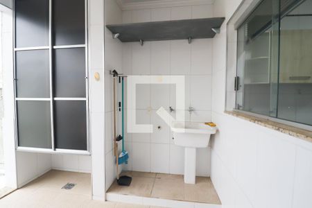 Casa à venda com 245m², 3 quartos e 3 vagas Casa à venda com 245m², 3 quartos e 3 vagasÁrea de Serviço