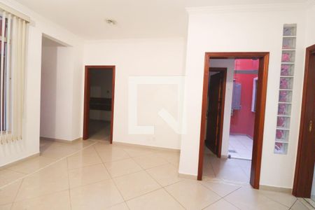 Casa à venda com 245m², 3 quartos e 3 vagas Casa à venda com 245m², 3 quartos e 3 vagasSala