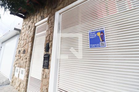 Casa à venda com 245m², 3 quartos e 3 vagas Casa à venda com 245m², 3 quartos e 3 vagasFachada