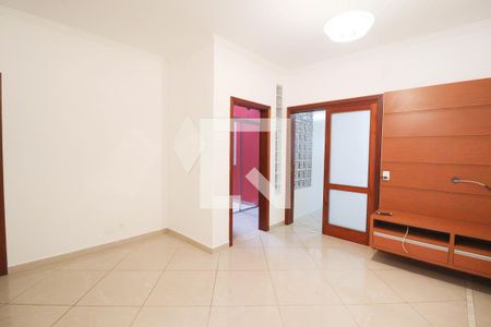 Casa à venda com 245m², 3 quartos e 3 vagas Casa à venda com 245m², 3 quartos e 3 vagasSala