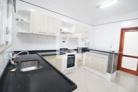 Casa à venda com 245m², 3 quartos e 3 vagas Casa à venda com 245m², 3 quartos e 3 vagasCozinha e Área de Serviço