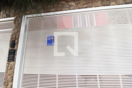 Casa à venda com 245m², 3 quartos e 3 vagas Casa à venda com 245m², 3 quartos e 3 vagasFachada