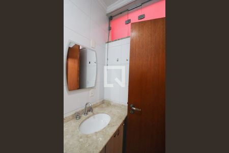 Casa à venda com 245m², 3 quartos e 3 vagas Casa à venda com 245m², 3 quartos e 3 vagasBanheiro