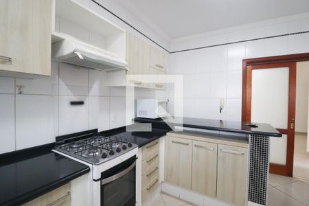 Casa à venda com 245m², 3 quartos e 3 vagas Casa à venda com 245m², 3 quartos e 3 vagasCozinha e Área de Serviço