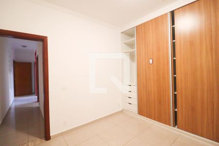 Casa à venda com 245m², 3 quartos e 3 vagas Casa à venda com 245m², 3 quartos e 3 vagasQuarto 2