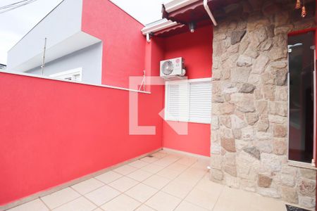 Casa à venda com 245m², 3 quartos e 3 vagas Casa à venda com 245m², 3 quartos e 3 vagasQuintal