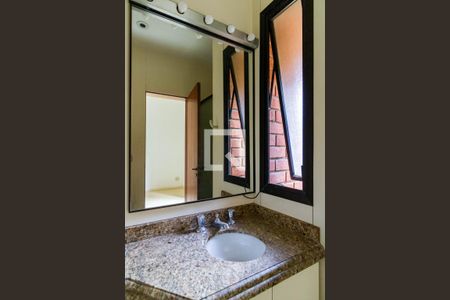 Apartamento à venda com 380m², 4 quartos e 4 vagas Apartamento à venda com 380m², 4 quartos e 4 vagasBanheiro da Suíte 1