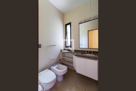 Apartamento à venda com 380m², 4 quartos e 4 vagas Apartamento à venda com 380m², 4 quartos e 4 vagasBanheiro da Suíte 2
