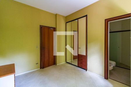 Apartamento à venda com 380m², 4 quartos e 4 vagas Apartamento à venda com 380m², 4 quartos e 4 vagasSuíte 3