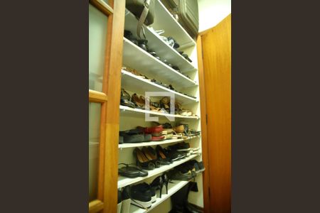 Casa à venda com 195m², 4 quartos e 3 vagasBanheiro Suíte 1