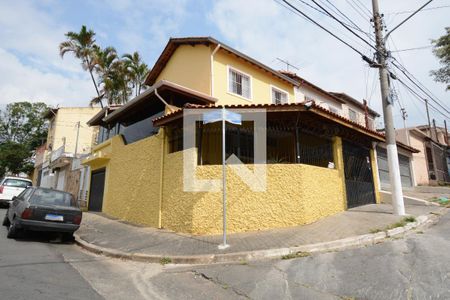 Casa à venda com 115m², 3 quartos e 2 vagasFachada