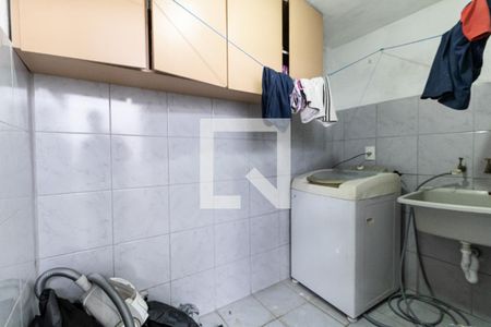 Casa à venda com 144m², 5 quartos e 2 vagas Casa à venda com 144m², 5 quartos e 2 vagasLavanderia da Casa 4