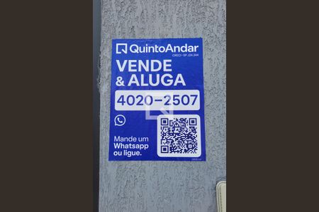 Casa à venda com 141m², 3 quartos e 2 vagas Casa à venda com 141m², 3 quartos e 2 vagasFachada