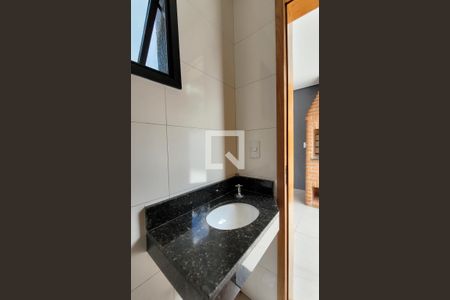 Casa à venda com 141m², 3 quartos e 2 vagas Casa à venda com 141m², 3 quartos e 2 vagasBanheiro