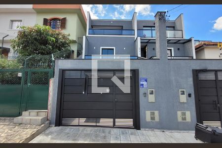 Casa à venda com 141m², 3 quartos e 2 vagas Casa à venda com 141m², 3 quartos e 2 vagasFachada