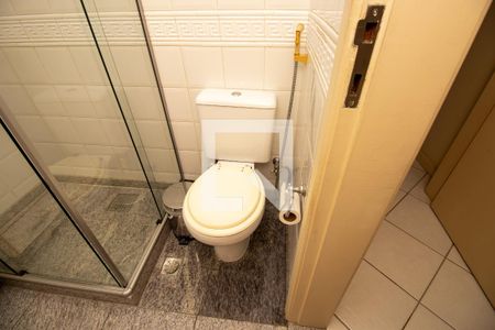 Apartamento à venda com 102m², 2 quartos e 2 vagasBanheiro quarto 1