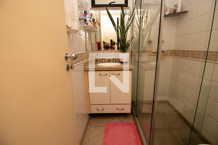 Apartamento à venda com 102m², 2 quartos e 2 vagasBanheiro social 