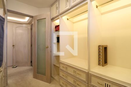 Apartamento à venda com 886m², 4 quartos e 6 vagasCloset da suíte 1