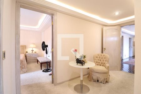 Apartamento à venda com 886m², 4 quartos e 6 vagasDetalhe Suite 1