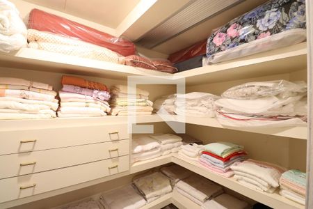 Apartamento à venda com 886m², 4 quartos e 6 vagasRoupeiro