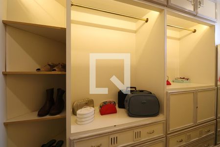 Apartamento à venda com 886m², 4 quartos e 6 vagasCloset da suíte 1