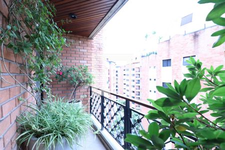 Apartamento à venda com 886m², 4 quartos e 6 vagasVaranda da Suite 3 e 4