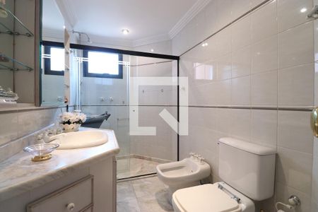 Apartamento à venda com 886m², 4 quartos e 6 vagasBanheiro da Suíte 2