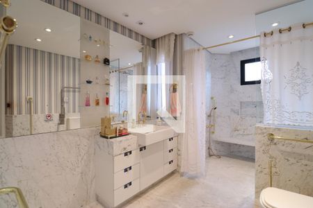 Apartamento à venda com 886m², 4 quartos e 6 vagasBanheiro 1 da Suíte 1