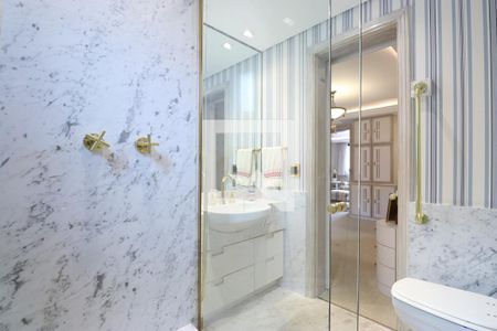 Apartamento à venda com 886m², 4 quartos e 6 vagasBanheiro da Suíte 3